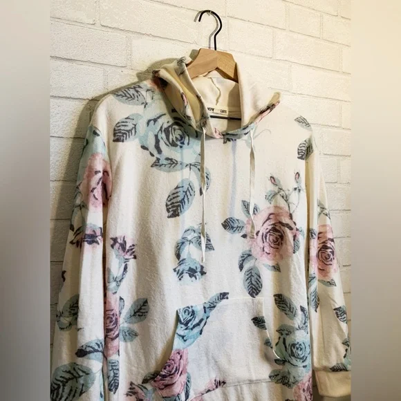 3/$20 Inspired Hearts Super Soft Cream & Pink Rose Floral Hooded Sweater L - Picture 3 of 5
